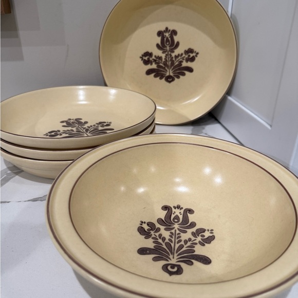 Pfaltzgraff Village Used Pfaltzgraff Dishes 1976 PFALTZGRAFF Village Dinnerware Set Of 124 Pieces Stoneware Vtg Folk  Art Set